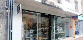 Photo devanture commerce L'antre des gobelins, boutique ludique, France