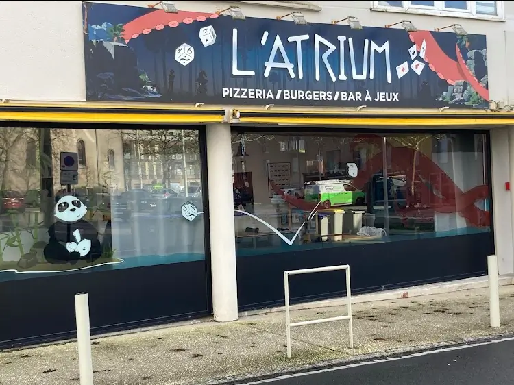 Photo devanture commerce L’Atrium, board game cafe, France