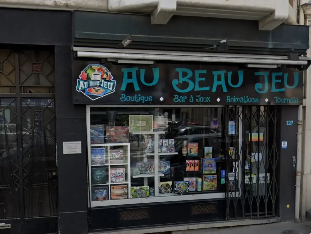 Photo devanture commerce Au Beau Jeu, boutique ludique + bar à jeux, France