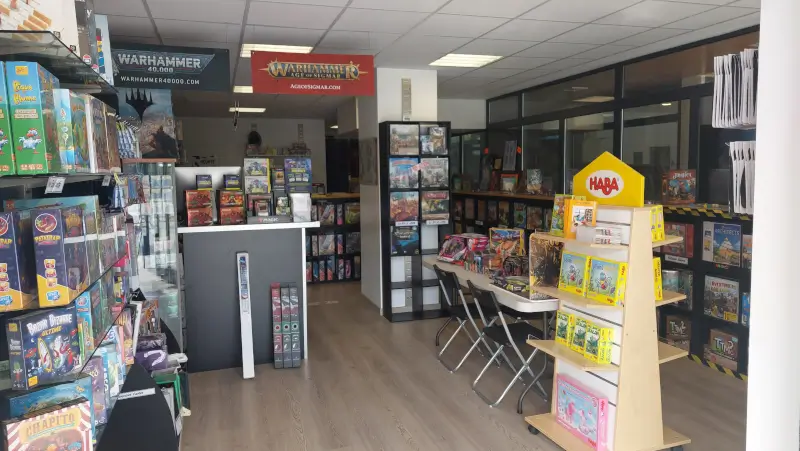 Photo devanture boutique La Cabane à Jeux, boutique de jeux de société, France