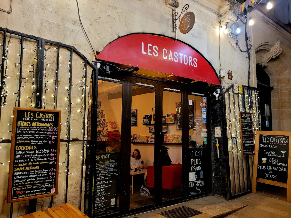 Photo devanture commerce Les Castors, bar à jeux, France