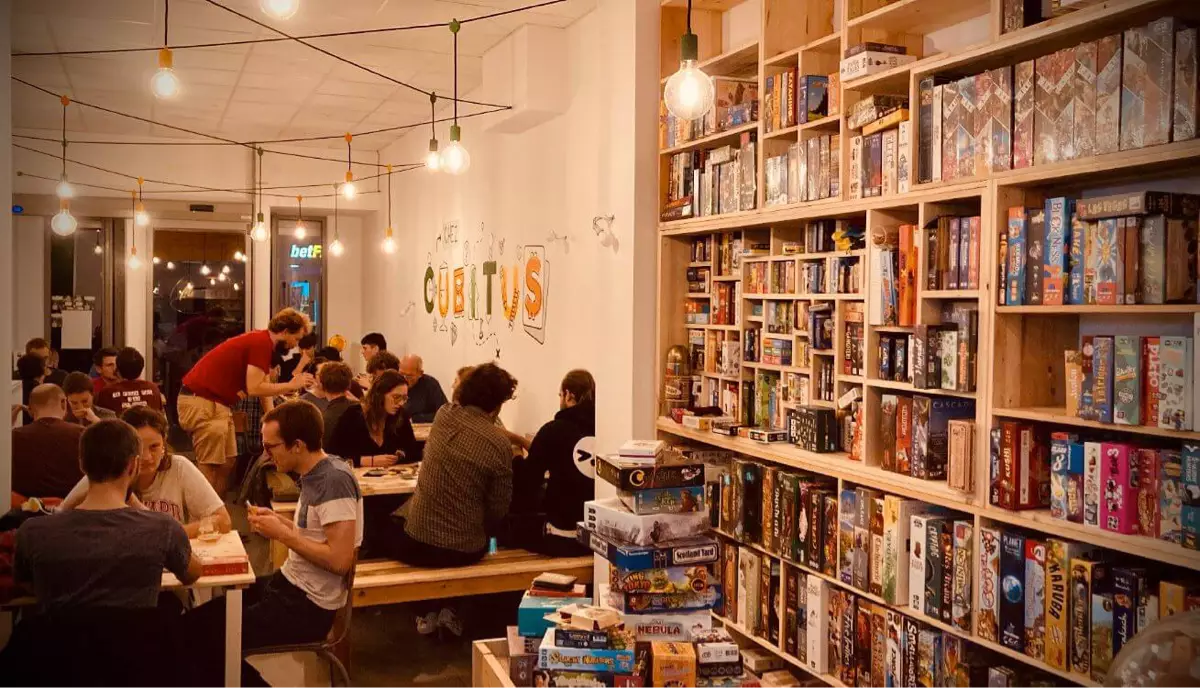 Photo devanture commerce Chez Cubitus, boutique ludique + bar à jeux, Belgique