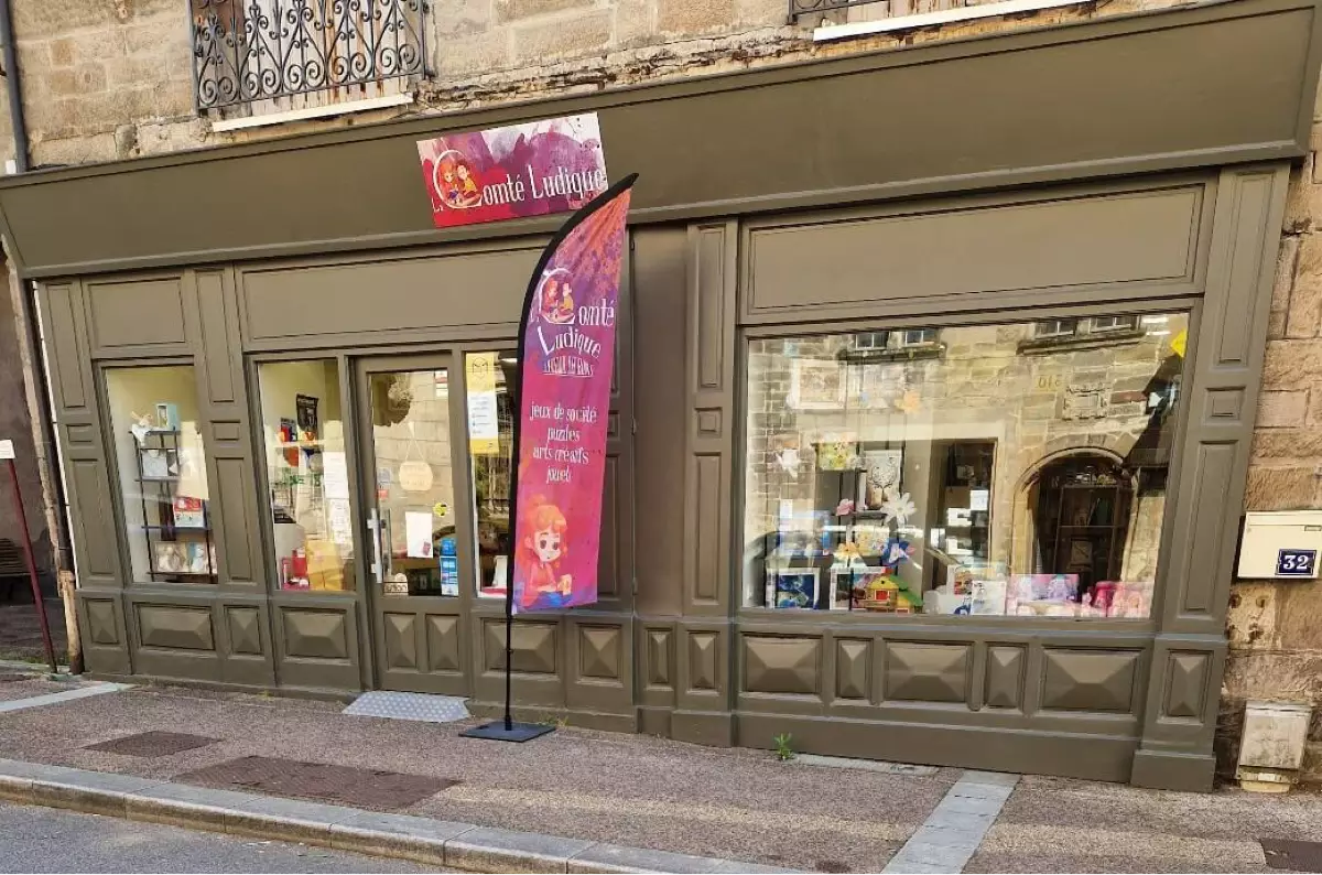 Photo devanture commerce La Comté Ludique, boutique ludique, France