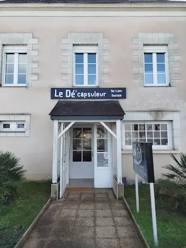 Photo devanture commerce Le Dé'capsuleur, boutique ludique + bar à jeux, France