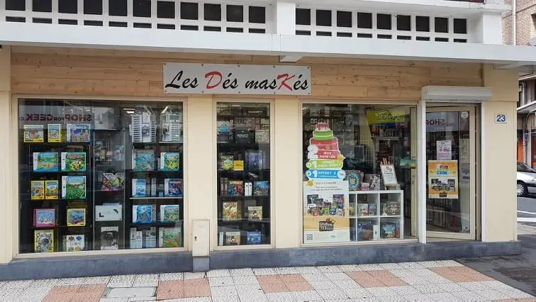 Photo devanture boutique Les Dés Maskés, boutique de jeux de société, France