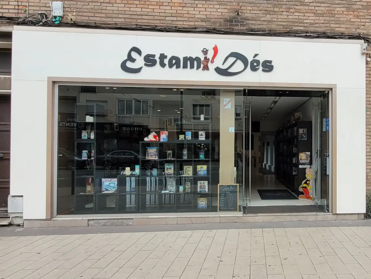 Photo devanture commerce Estami'Dés, boutique ludique + bar à jeux, France