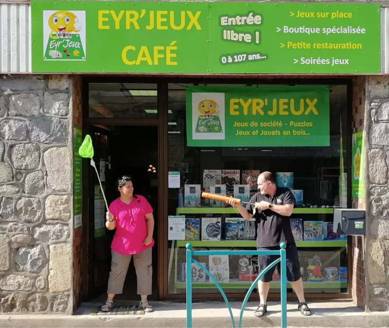 Photo devanture boutique Eyr'Jeux Café, boutique de jeux de société, France