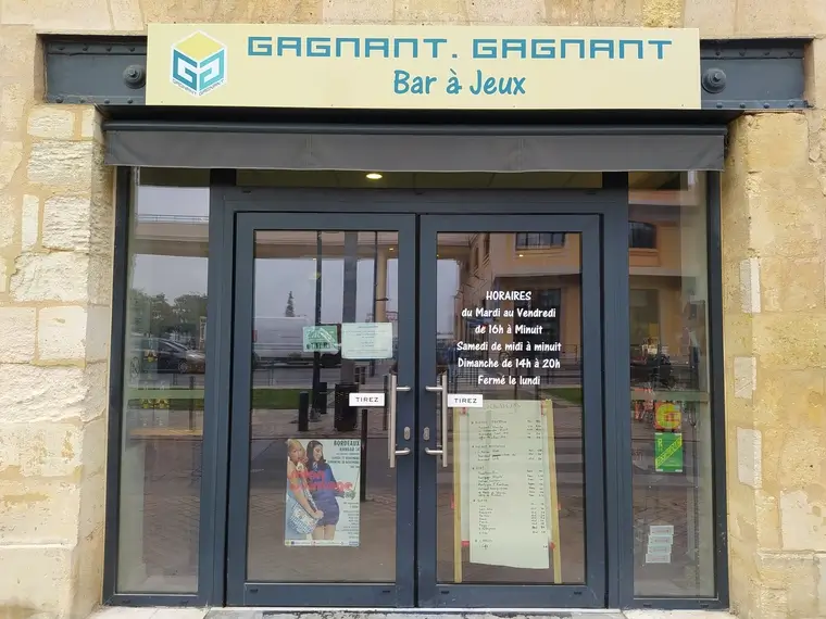 Photo devanture commerce Gagnant Gagnant Bordeaux, board game cafe, France