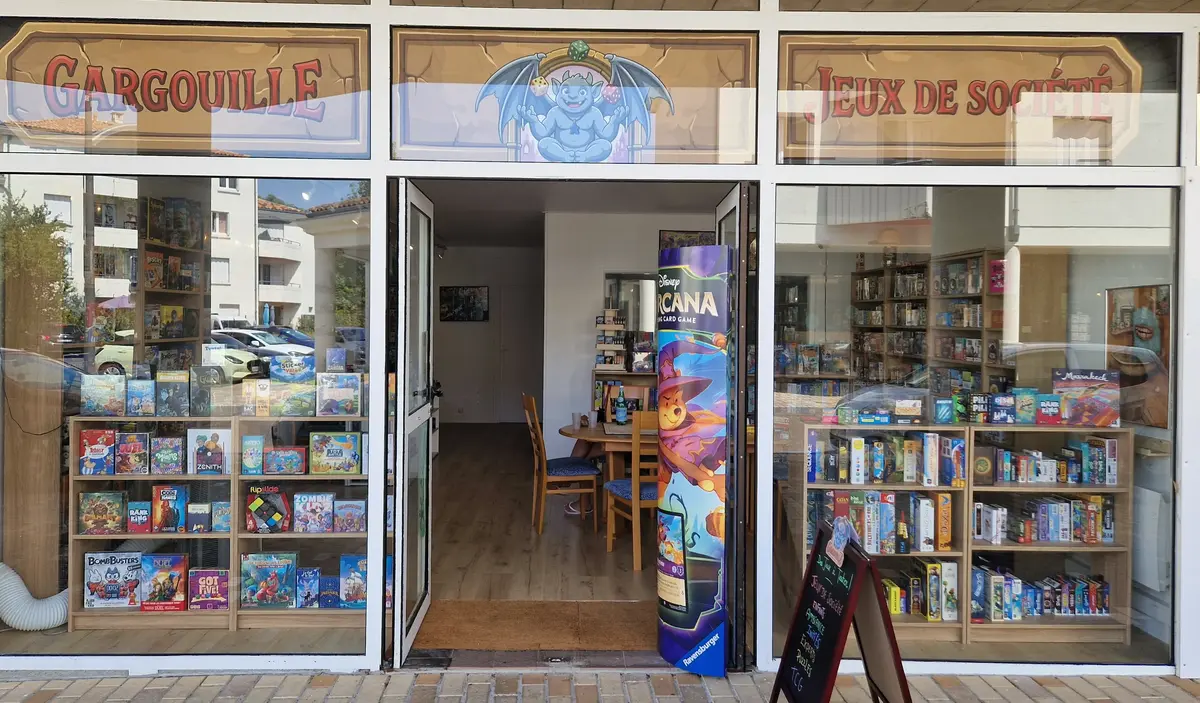 Photo devanture commerce Gargouille, game store, France