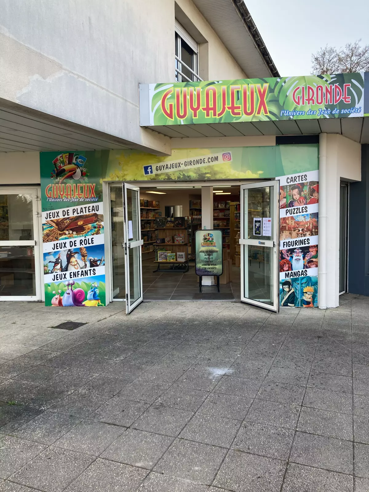 Photo devanture commerce Guyajeux Gironde, boutique ludique, France