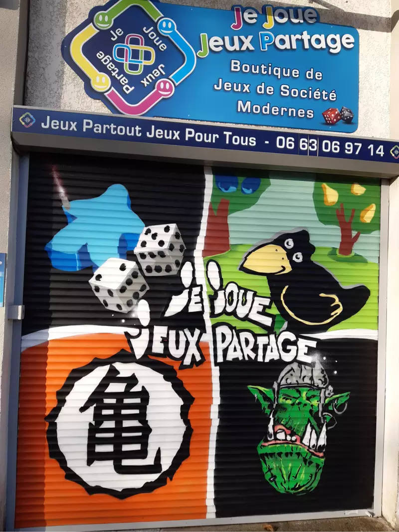 Photo devanture commerce je joue jeux partage, boutique ludique, France