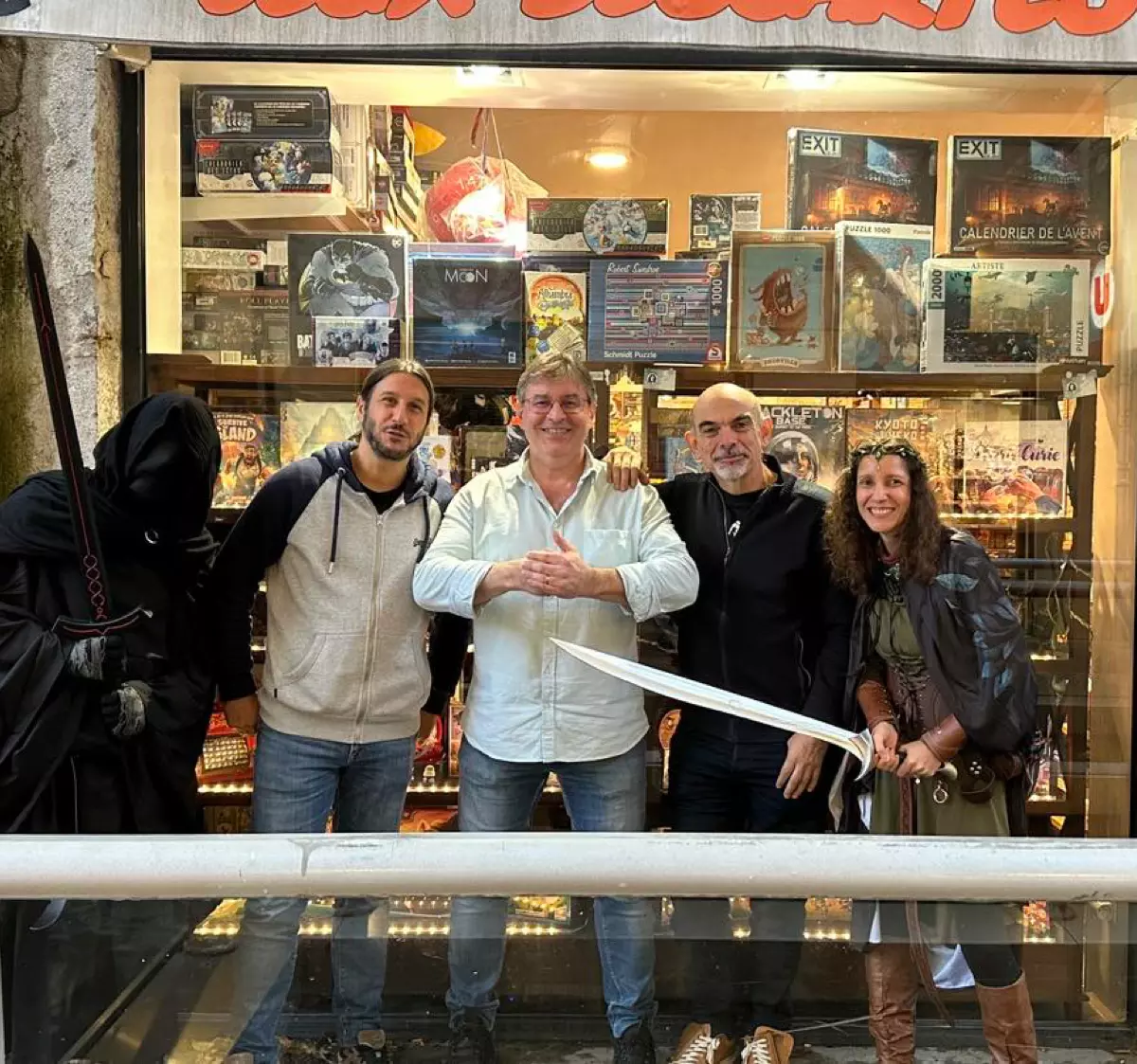 Photo devanture commerce Jeux Descartes, boutique ludique, France