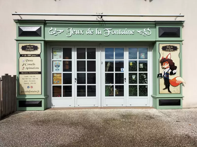 Photo devanture commerce Jeux de La Fontaine, boutique ludique, France