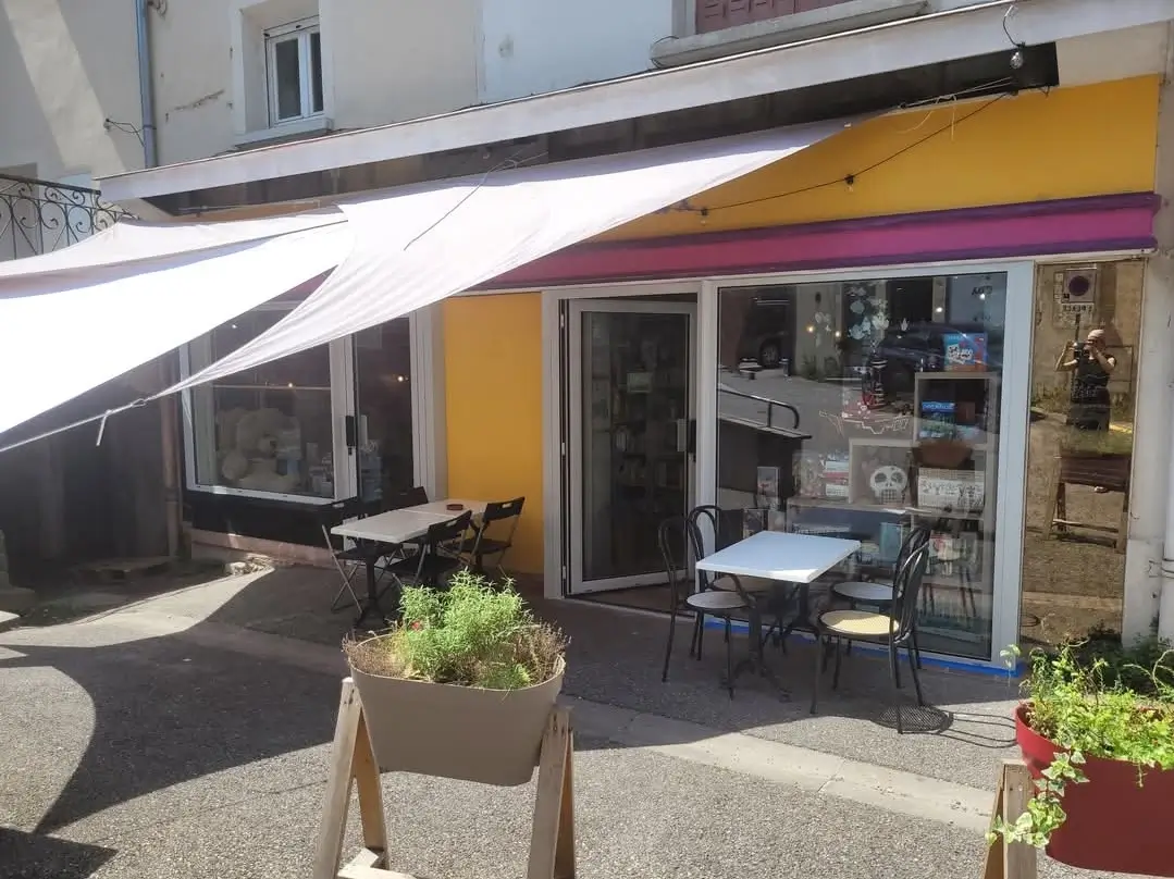 Photo devanture commerce Des Jus et des Jeux, boutique ludique + bar à jeux, France