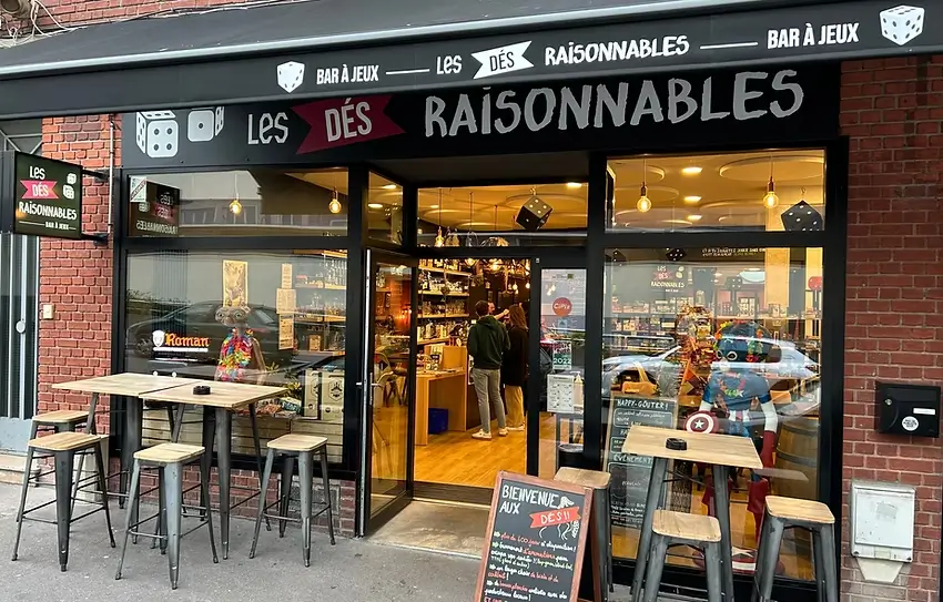 Photo devanture commerce Les Dés Raisonnables, bar à jeux, France