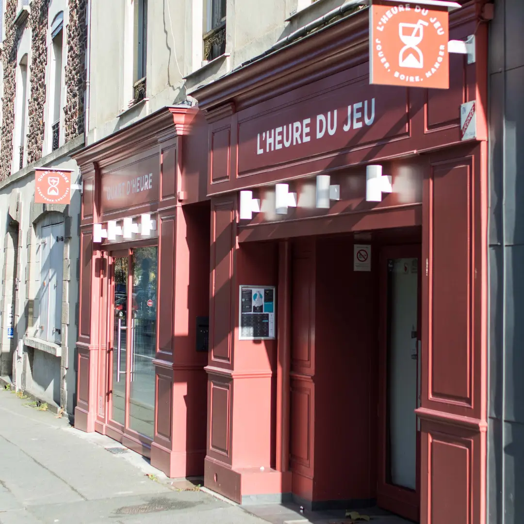 Photo devanture commerce L'Heure du Jeu, bar à jeux, France