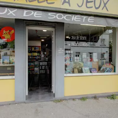 Photo devanture commerce La Malle à Jeux, boutique ludique, France