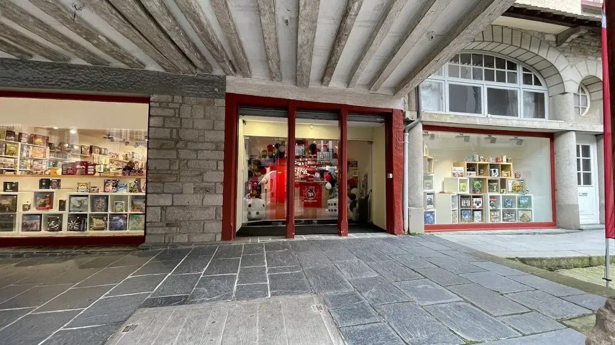 Photo devanture commerce Monsieur Dé, game store, France