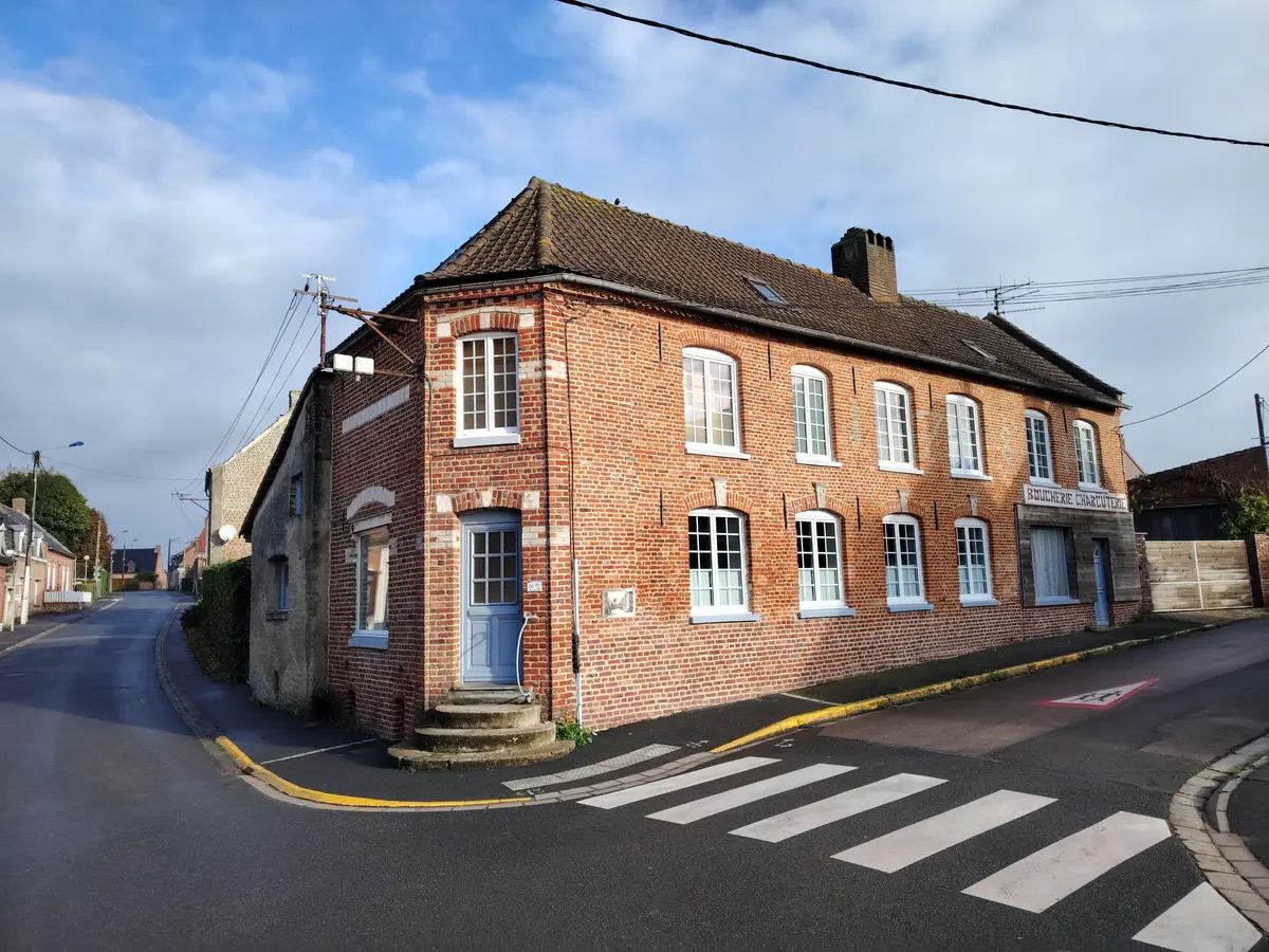 Photo devanture commerce Du Pain & des Jeux, gaming lodge, France