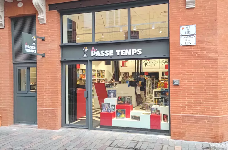 Photo devanture commerce Le Passe Temps, boutique ludique, France