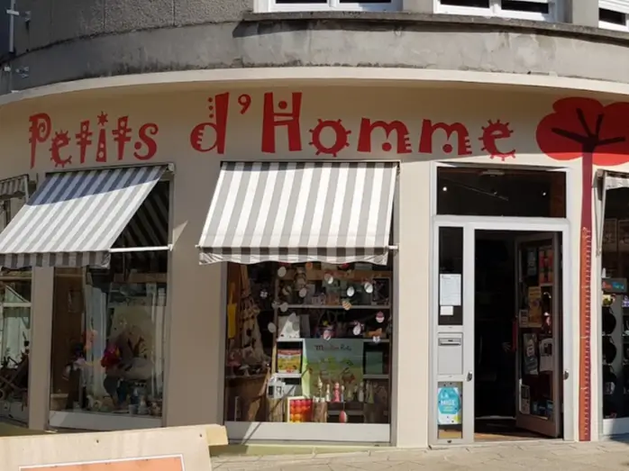 Photo devanture commerce Petits d'Homme, boutique ludique, France