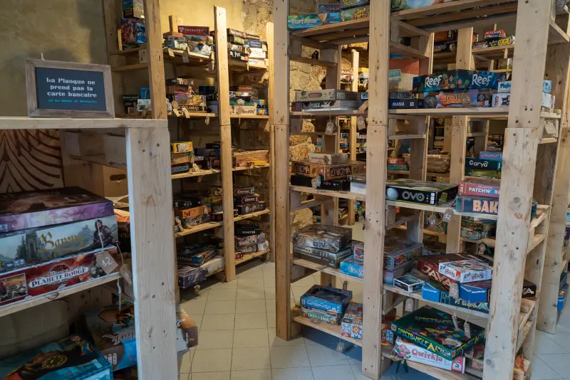 Photo devanture boutique La Planque, boutique de jeux de société, France