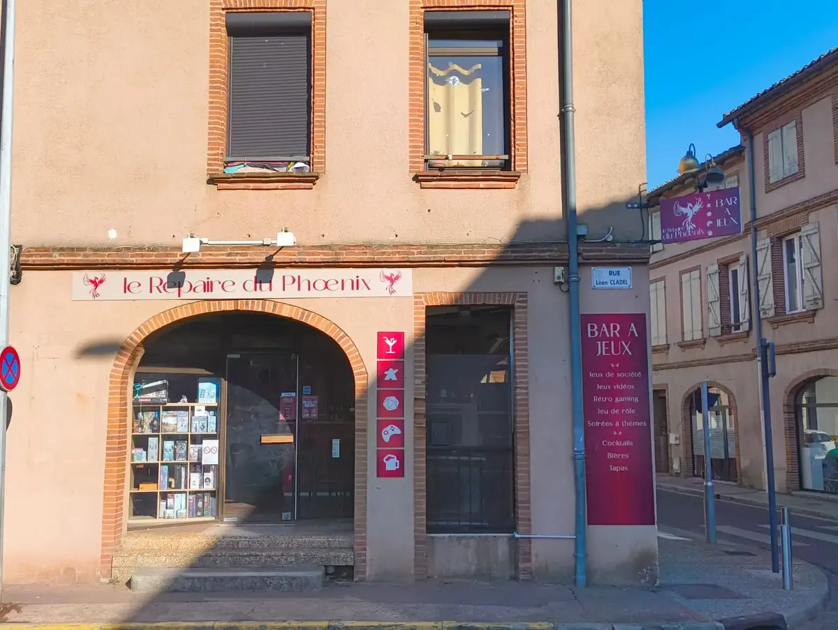 Photo devanture commerce Repaire du Phœnix, bar à jeux, France