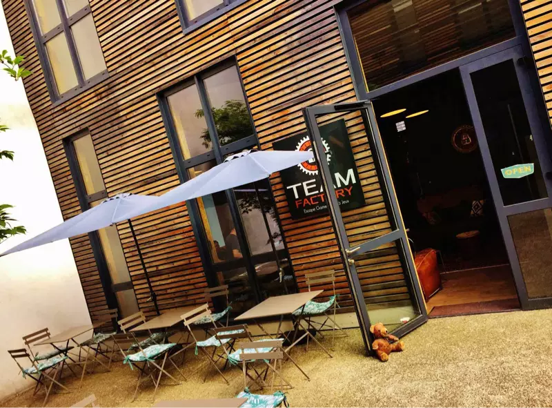 Photo devanture commerce Team Factory, boutique ludique + bar à jeux, France