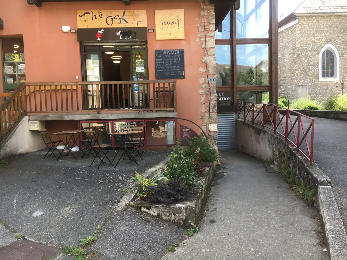 Photo devanture commerce Thé OK pour jouer?, boutique ludique + bar à jeux, France