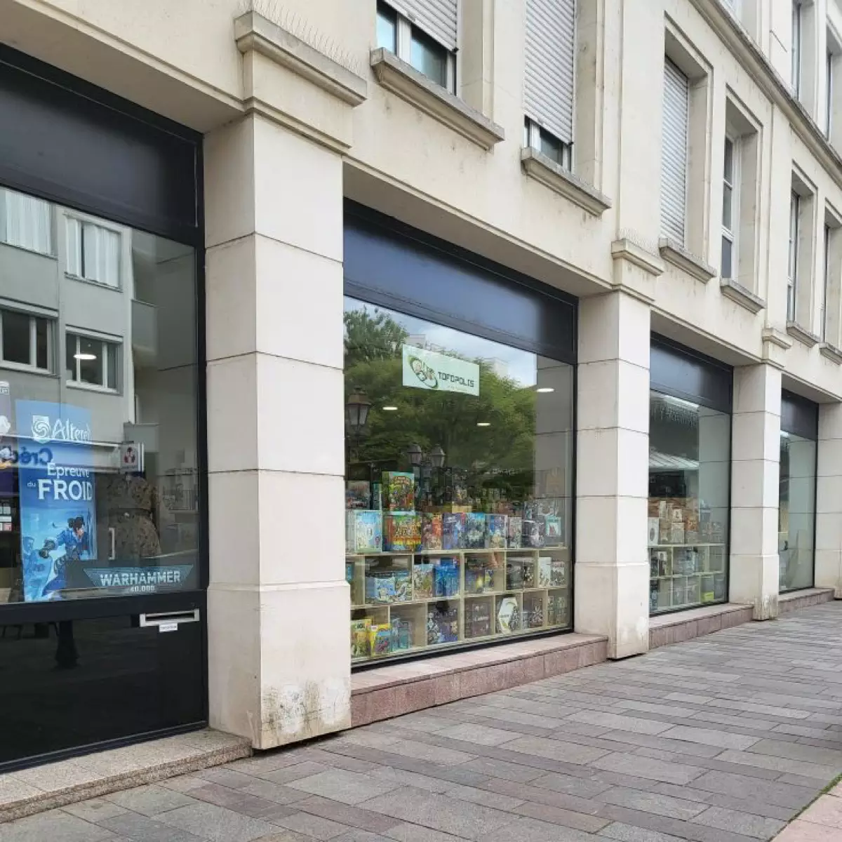 Photo devanture commerce Tofopolis, boutique ludique, France