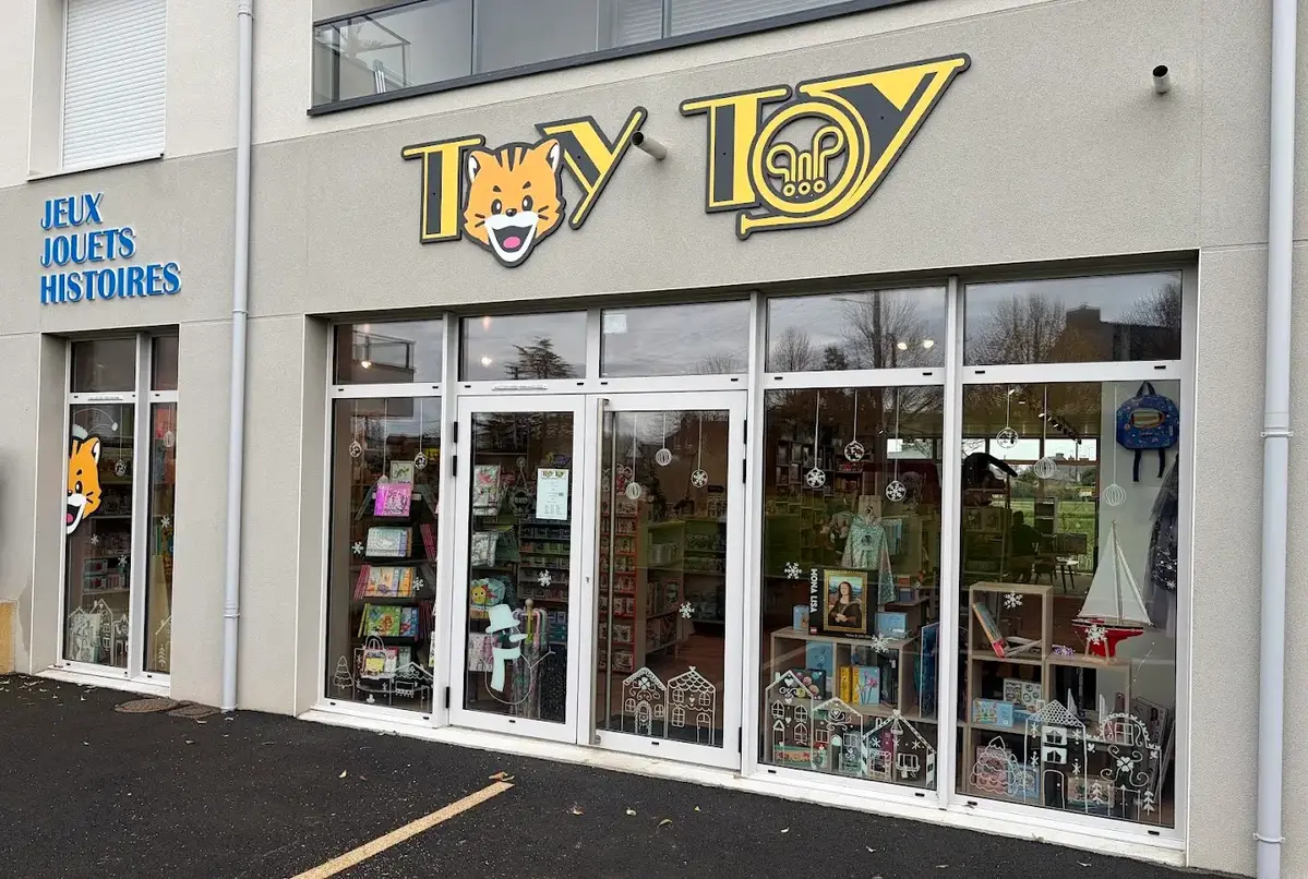 Photo devanture commerce Toy Toy, game store, France
