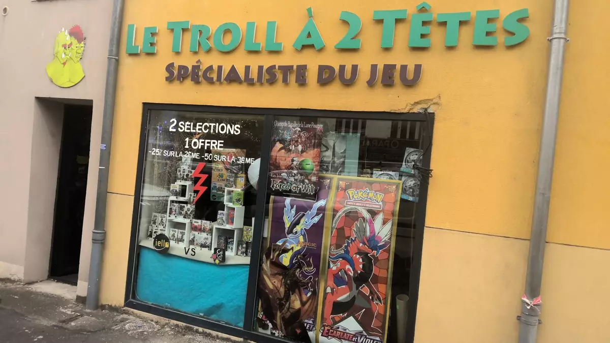 Photo devanture commerce Le Troll à 2 Têtes, boutique ludique, France