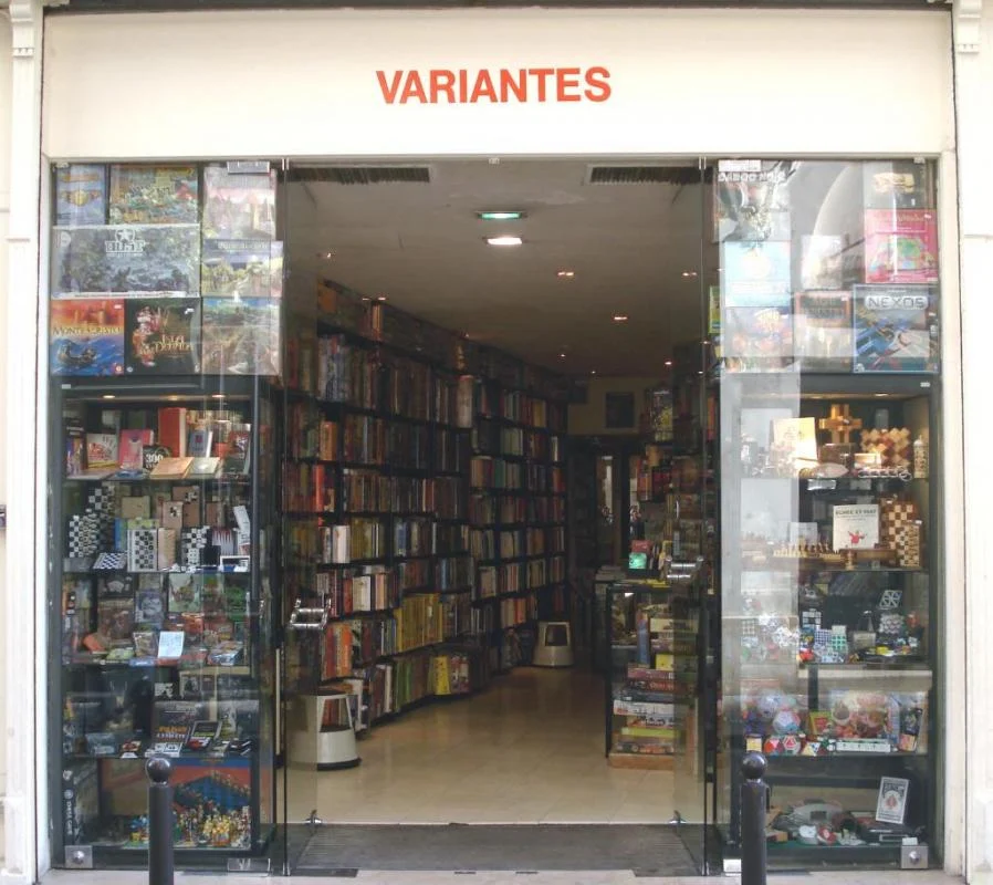 Photo devanture boutique Variantes, boutique de jeux de société, France